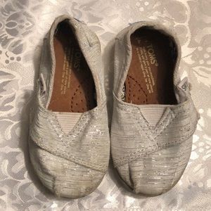 Toms t4 litle girl gray
